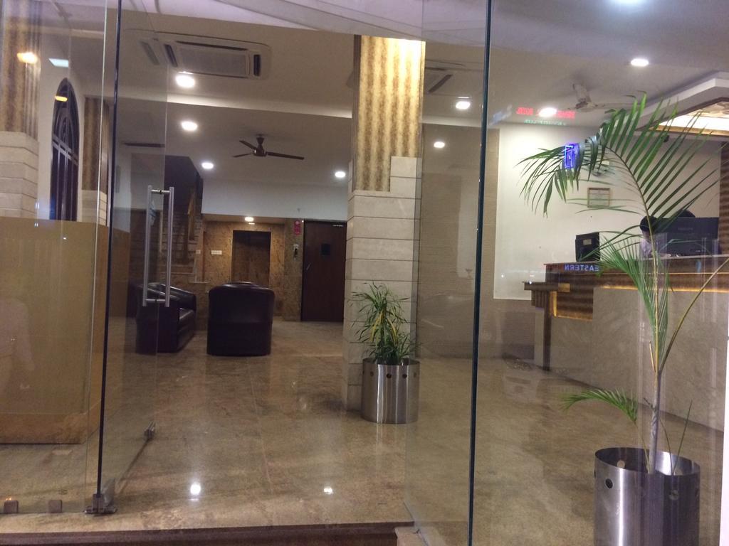 Kings Crown Vip Road Hotell Calcutta Exteriör bild